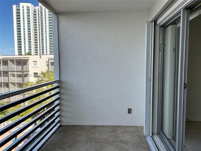 Building Photo - 1541 S Ocean Blvd