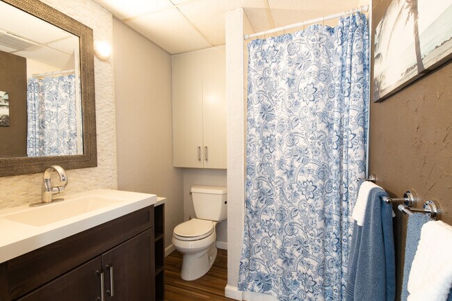 Bathroom with standing shower - 2500 Kalakaua Ave