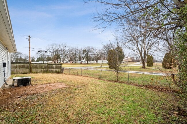 Building Photo - 101 Gail St