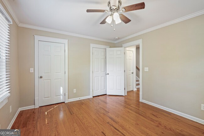 Building Photo - 3823 Kingswood Dr