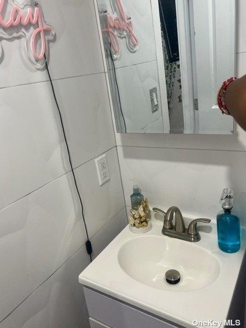 Building Photo - 515 Beach 43rd St