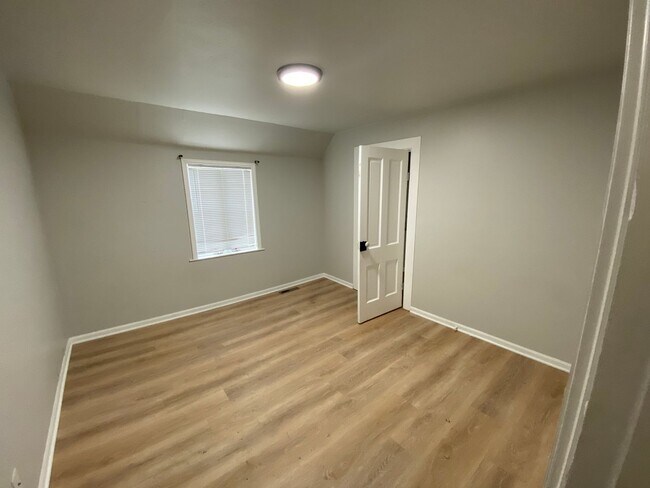 Building Photo - 201 S Pine St