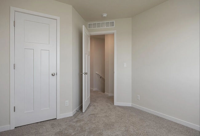 Building Photo - 11704 S 125th St