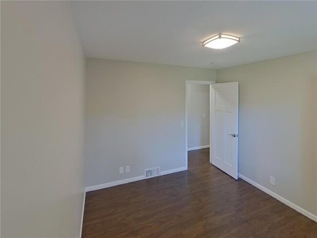 Building Photo - 1455 Oakdale Ave