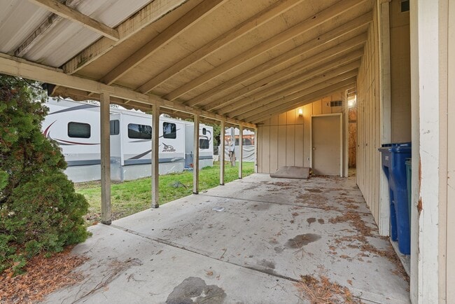 Building Photo - 688 W Kolby Ct