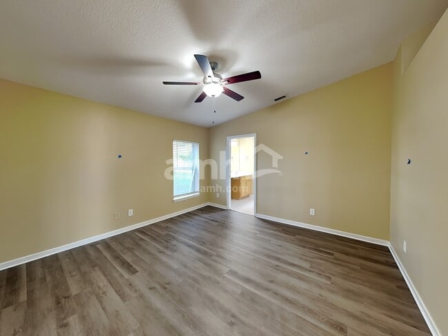 Building Photo - 3090 SW Boxwood Cir