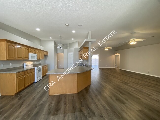 Building Photo - 2110 Bahama Dr