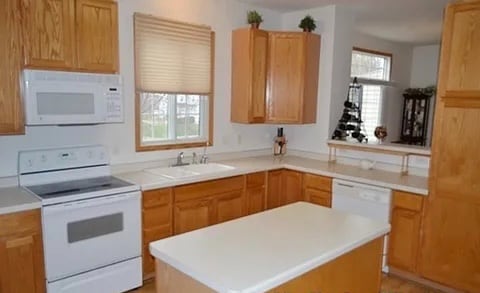 Building Photo - 8921 Olive Ln N