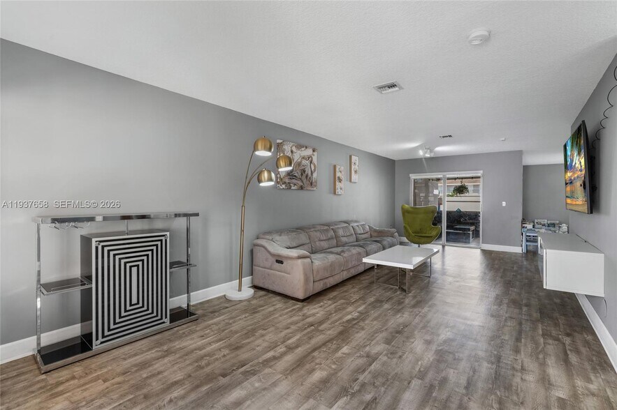 Building Photo - 4055 Eastridge Dr