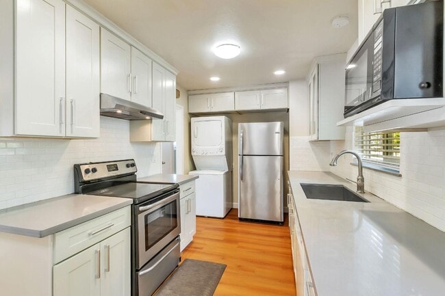 Building Photo - Great Updated Sunnyvale Home Near Tech Com...
