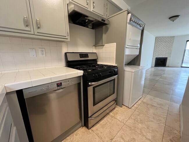 Building Photo - Newly updated bright two-story townhome...