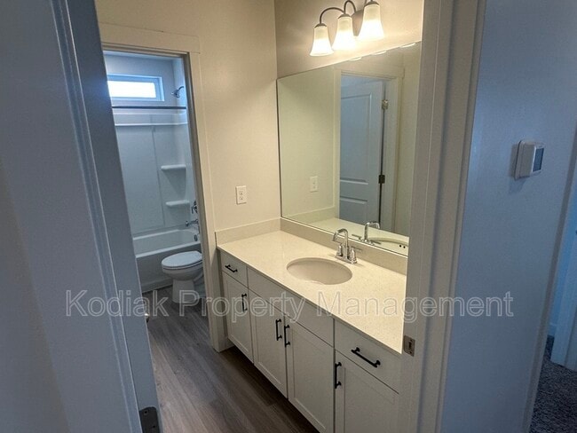 Building Photo - 1028 E Bigelow Ave