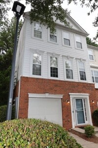 Building Photo - 3 Bedroom Townhome in the Heart of Dulth