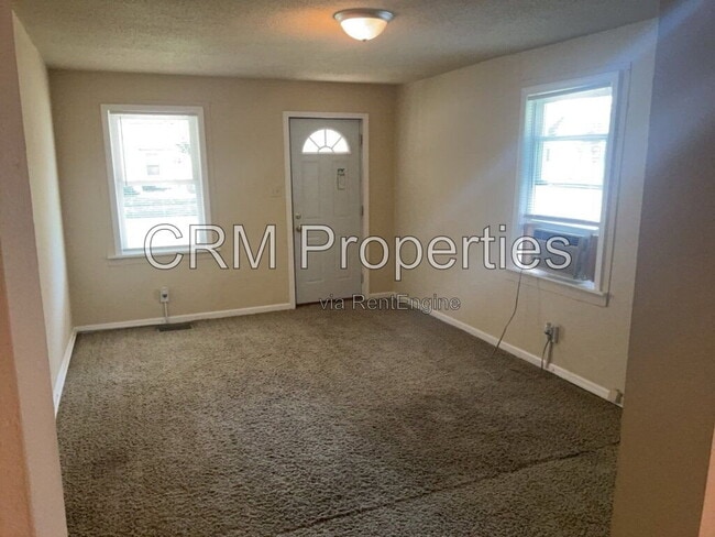 Building Photo - 1341 S Delphos St