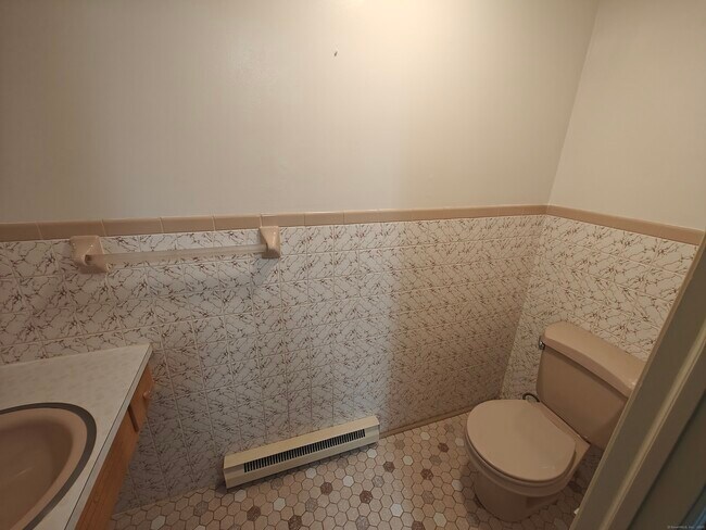 Building Photo - 18 Broadview Hts