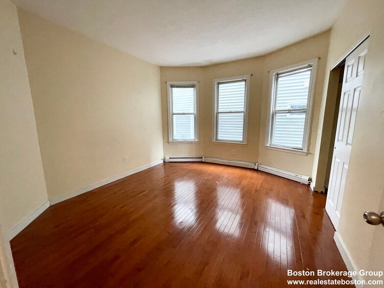 Building Photo - 7 Iroquois St