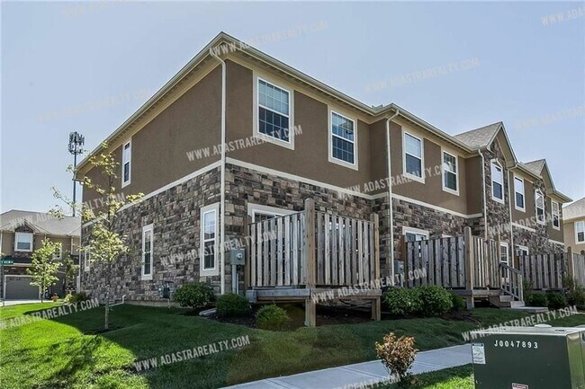 Building Photo - Like New Blue Valley Townhome-Available NOW!!