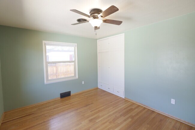 Building Photo - Charming 2 Bed / 1 Bath Home in Redmond!