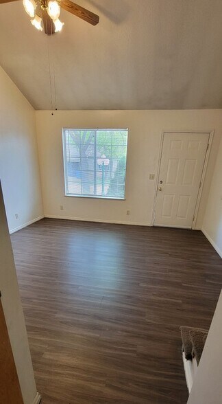 Building Photo - 190 W 700 N