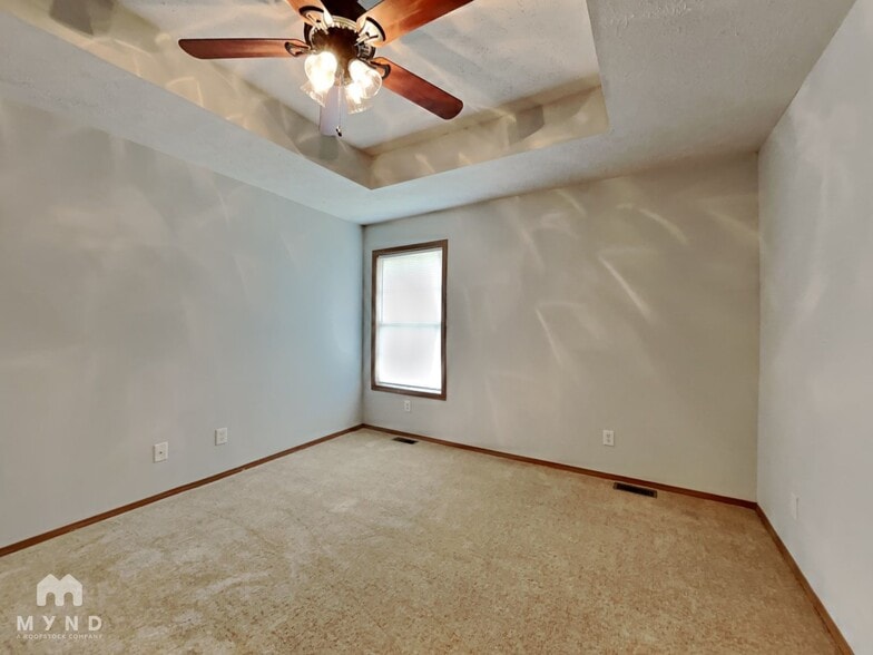Building Photo - 528 N Claremont Pl