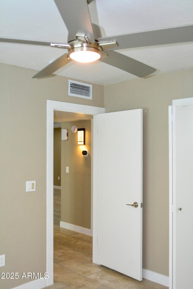 Building Photo - 14801 N Agua Fria Dr