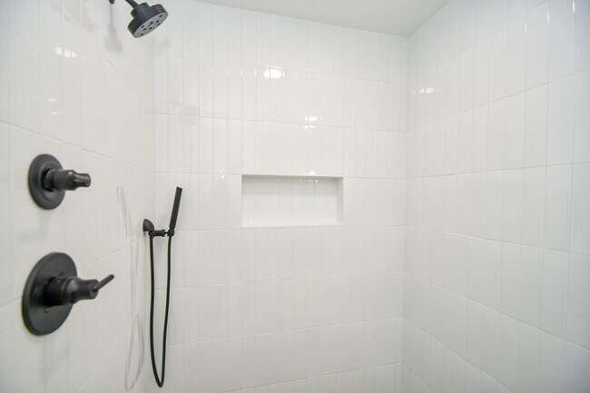 Building Photo - 6914 Evergreen St