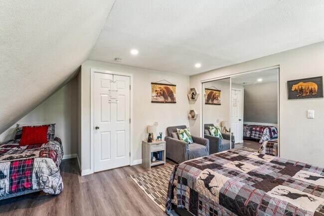 Building Photo - 2472 Deep Creek Dr