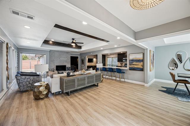 Building Photo - 2833 Meadowbrook Dr