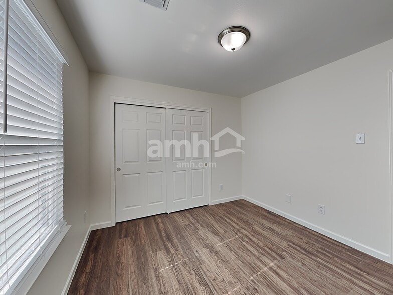 Building Photo - 11731 Rolling Stream Dr