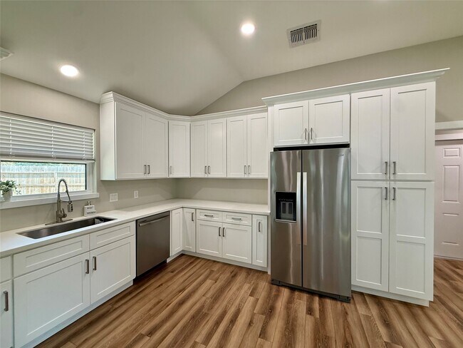 Building Photo - 1703 Windy Knoll Dr
