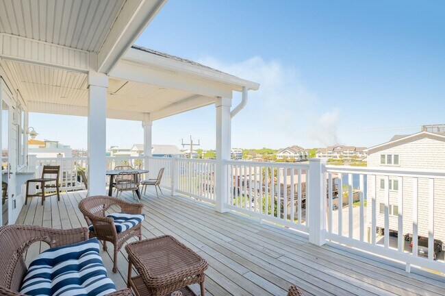 Building Photo - PERFECT BEACH GETAWAY - AVAILABLE JAN-May ...