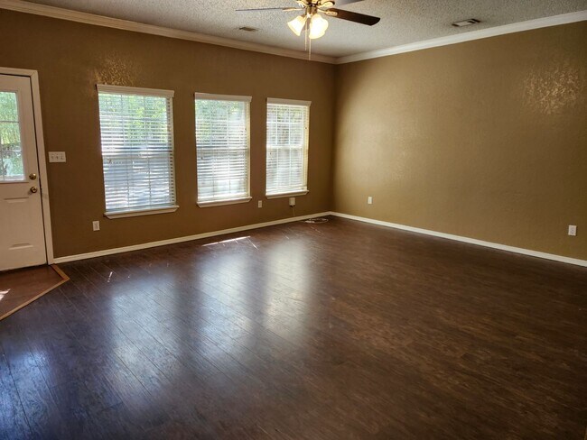 Building Photo - 1709 Durwood St
