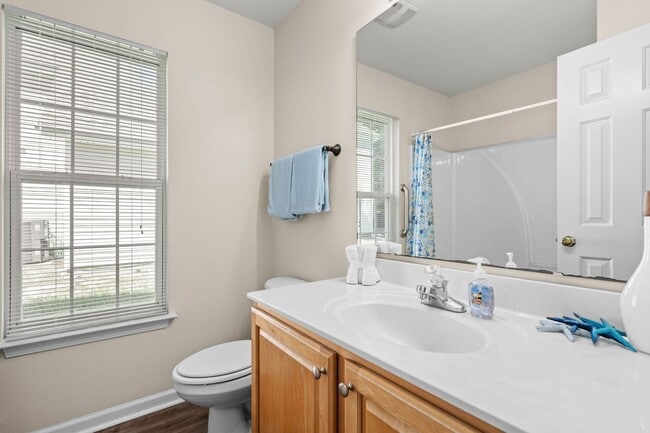 Building Photo - 4 Bed / 2 Bath Single Family Home for Rent...