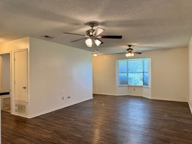 Building Photo - 3244 Stoneridge Dr