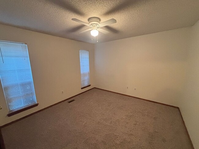 Building Photo - Beautiful 3 Bed 2 Bath Home in Yukon