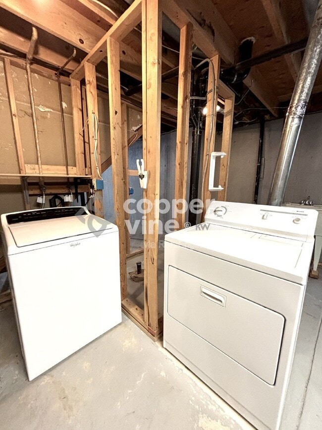 Building Photo - 495 Ash St