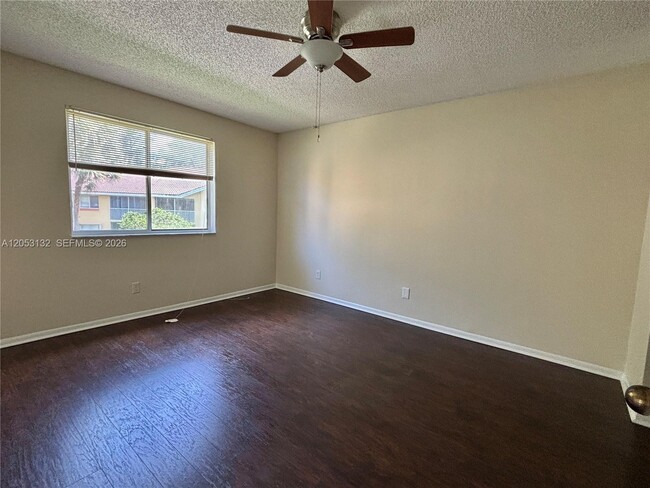 Building Photo - 1040 Coral Club Dr