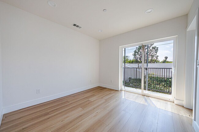 Building Photo - 2055 S Garth Ave