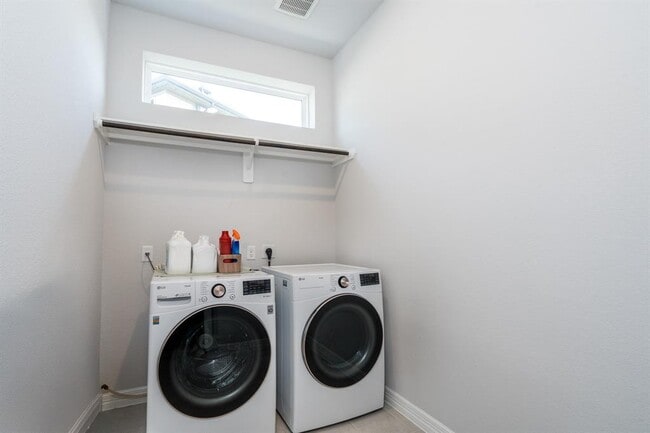 Building Photo - 25803 Rippey Gln Dr