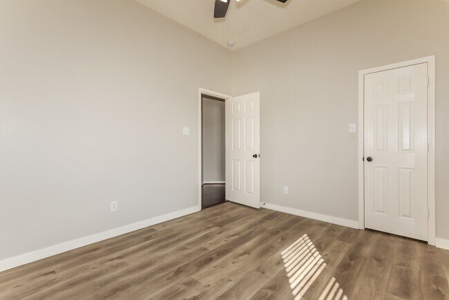 Building Photo - 17427 Stamford Oaks Dr