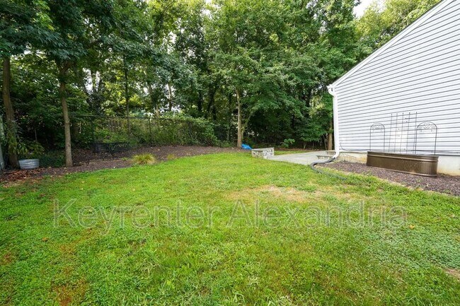 Building Photo - 5901 Beech Tree Dr
