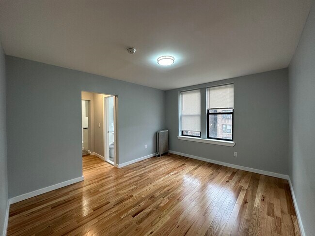 Building Photo - 117 Corbin Ave