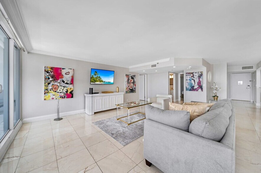 Building Photo - 1717 N Bayshore Dr