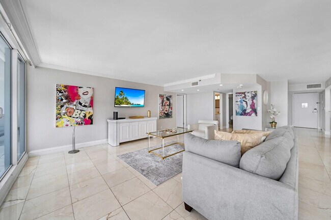 Building Photo - 1717 N Bayshore Dr