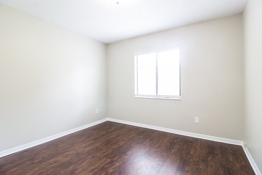 Building Photo - 1067 Manigan Ave