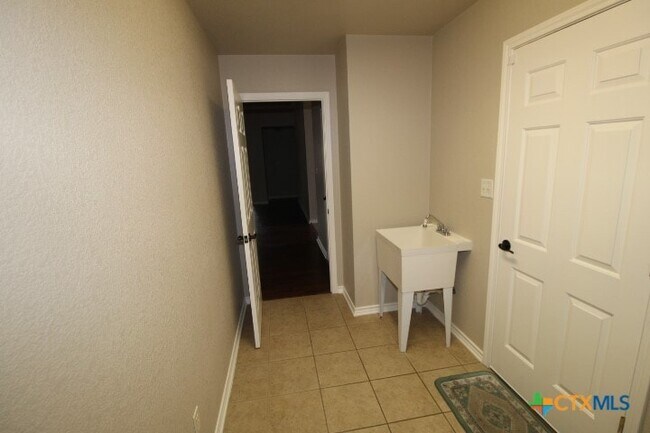 Building Photo - 603 Mustang Trail