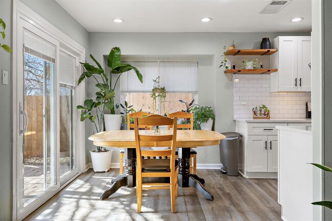 Building Photo - 805 Garden Path Dr