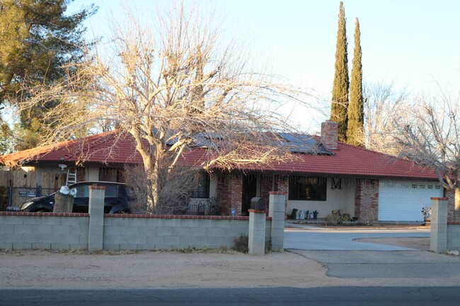 Building Photo - Spacious 3-Bedroom Home with Central A/C, ...