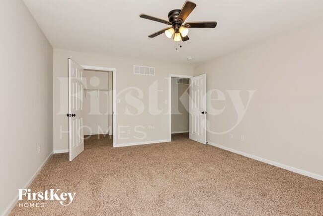 Building Photo - 1720 Woods Mill Dr