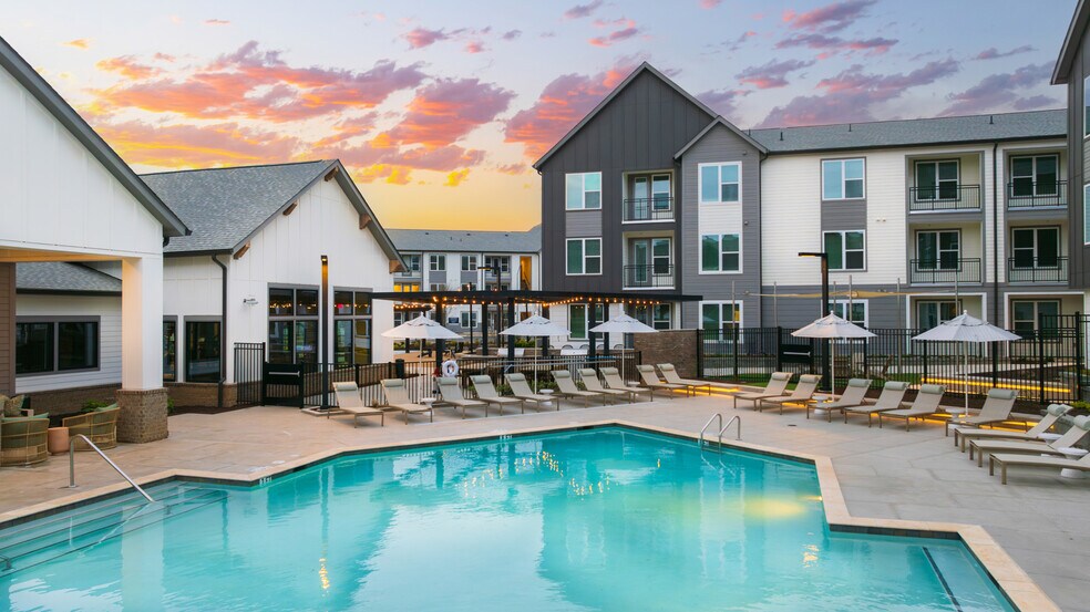 Primary Photo - Elan Capital Hills